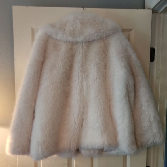 Chic Off-White Teddy Jacket - Picture 5 of 5